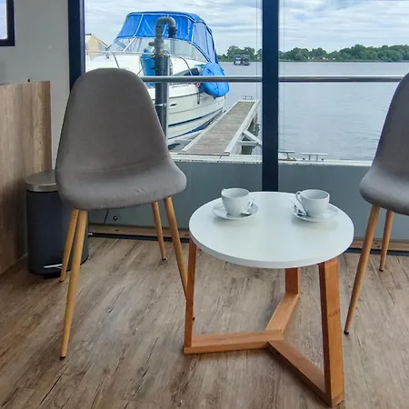 1 Bedroom Front Ship In Havelsee Ot 4*
