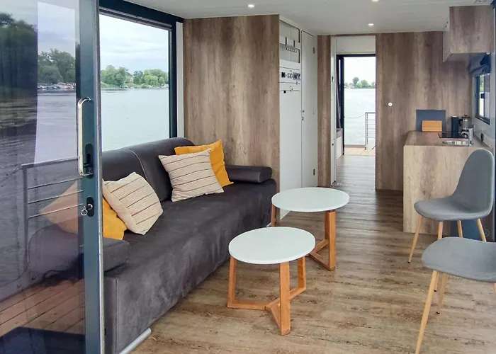 1 Bedroom Stunning Ship In Havelsee Ot Hotel en barco Kutzkow