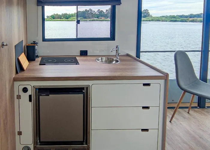 Hotel en barco 1 Bedroom Stunning Ship In Havelsee Ot Kutzkow