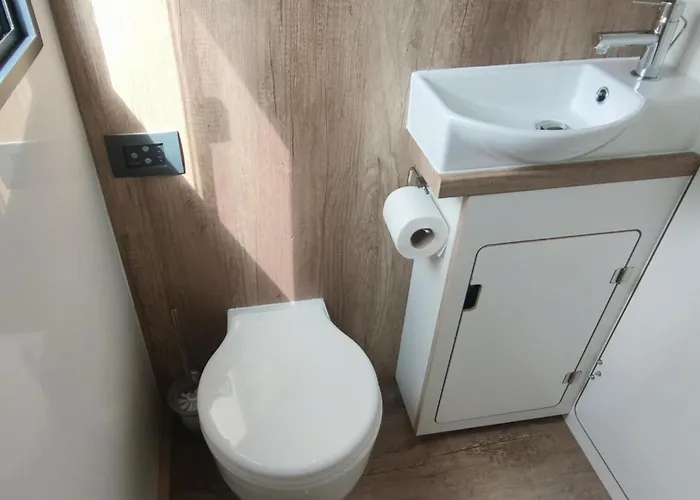 1 Bedroom Stunning Ship In Havelsee Ot Hotel en barco Kutzkow